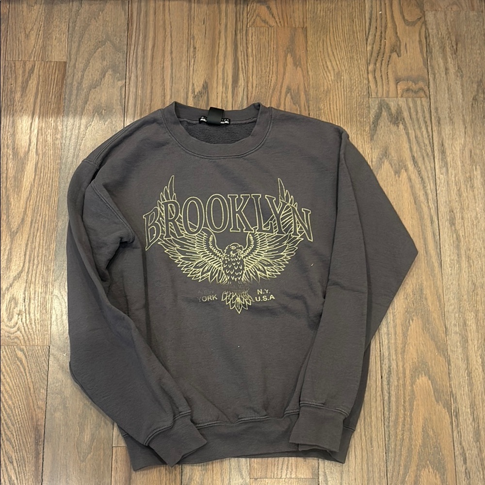 Brooklyn Graphic Sweater - Gray